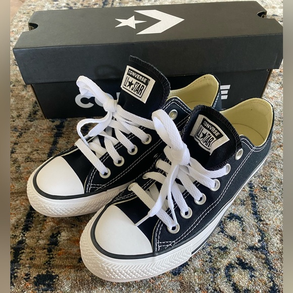 Converse Chuck Taylor All Star Low Top Sneakers Unisex: Men’s 4.5 / Women’s 6.5 - Picture 5 of 10